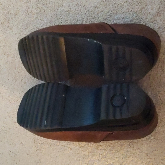 Shoes - Picture 2 of 3